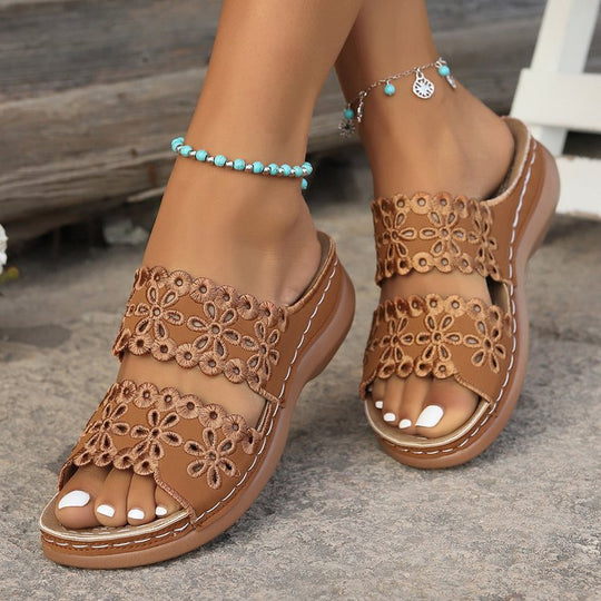 Damen modische Pantolette mit floralem Schnitt