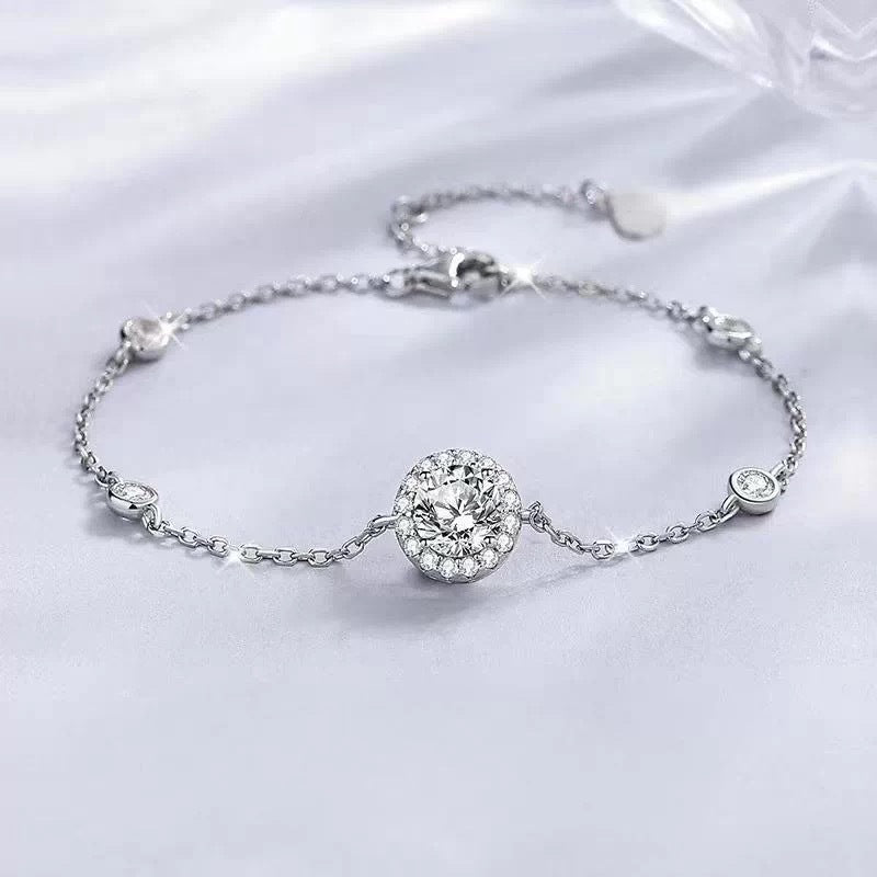 Damen Armband mit funkelndem Zirkonia-Centerpiece Shop Nory