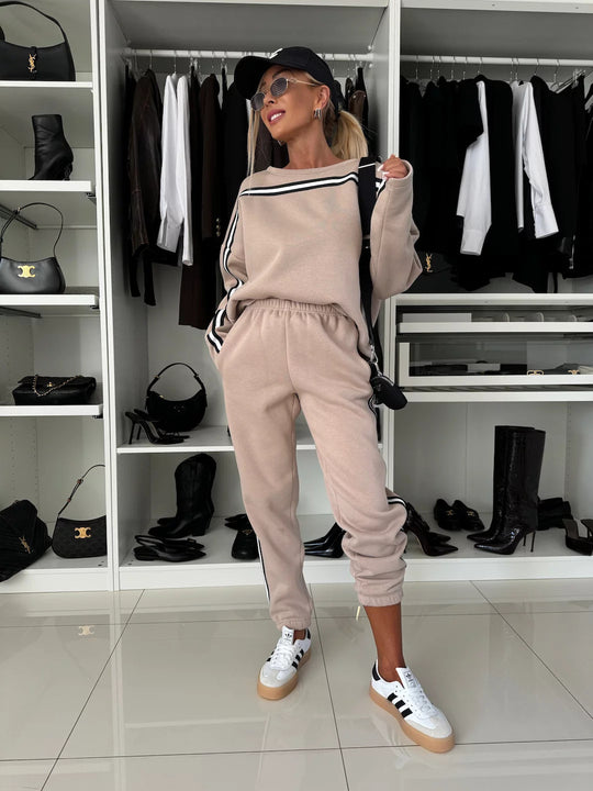Damen sportives Lounge-Set mit gestreiften Seitenstreifen, oversized Sweatshirt und elastischer Jogginghose Shop Nory