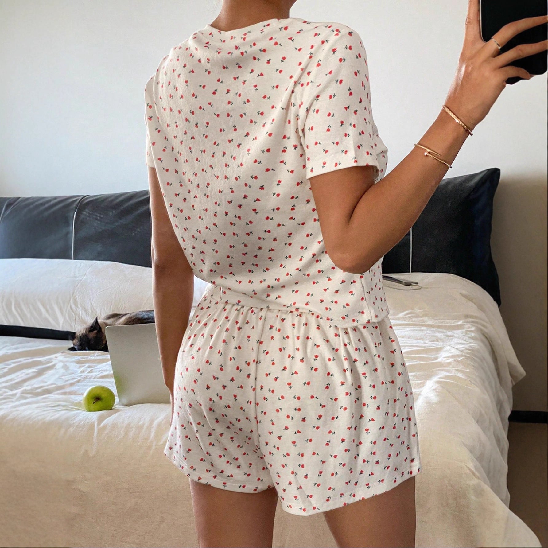 Damen lässiges Schlafanzugset aus atmungsaktivem Baumwollstoff mit zartem Blumendruck Shopnory