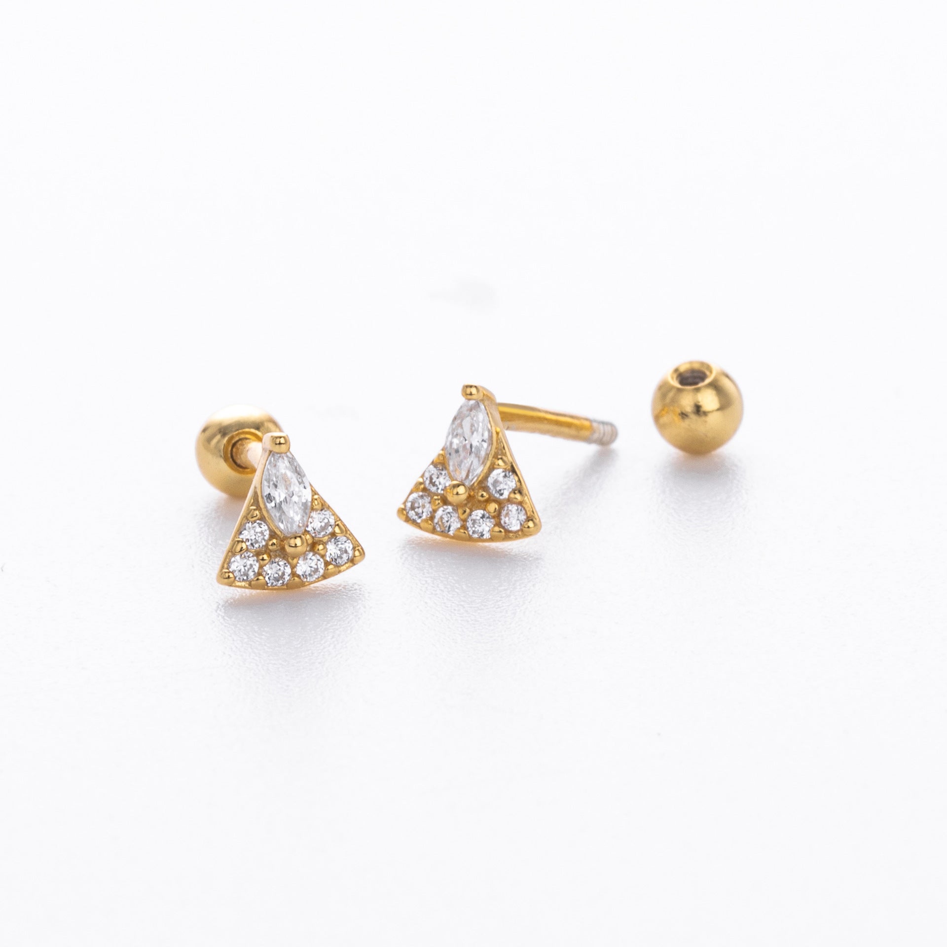 Damen Ohrstecker im eleganten Dreieckedesign mit funkelnden Zirkonen Shop Nory