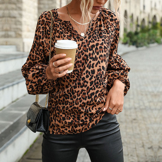 Damen Lässige Viskose-Bluse mit Leopardenprint, V‑Ausschnitt und gesmokten Ärmelbündchen Shop Nory