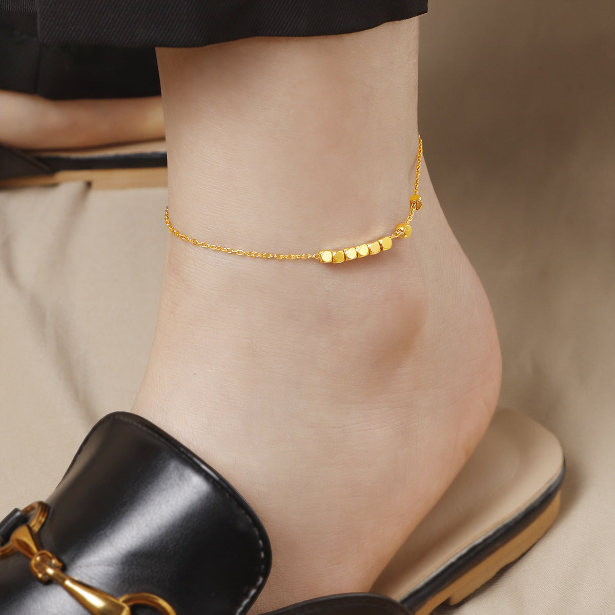 Damen modische Fußkette mit eleganten geschmiedeten Elementen Shop Nory
