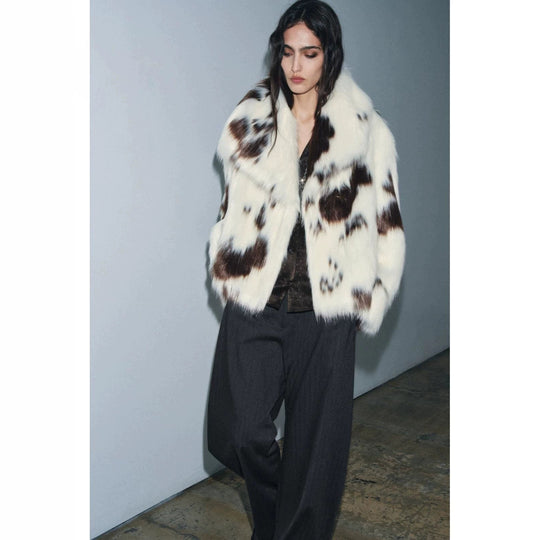 Damen Kurzmantel aus gepunktetem Hochflor-Faux-Fur mit voluminösem Schalkragen Shop Nory