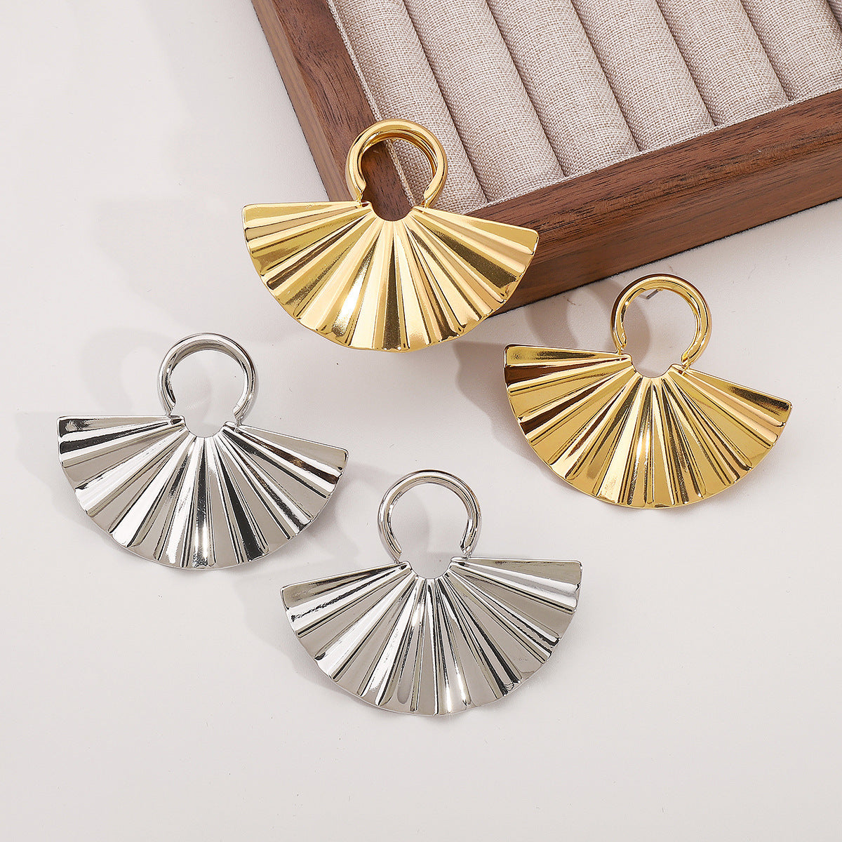 Damen Ohrstecker im eleganten Fächerdesign Shop Nory