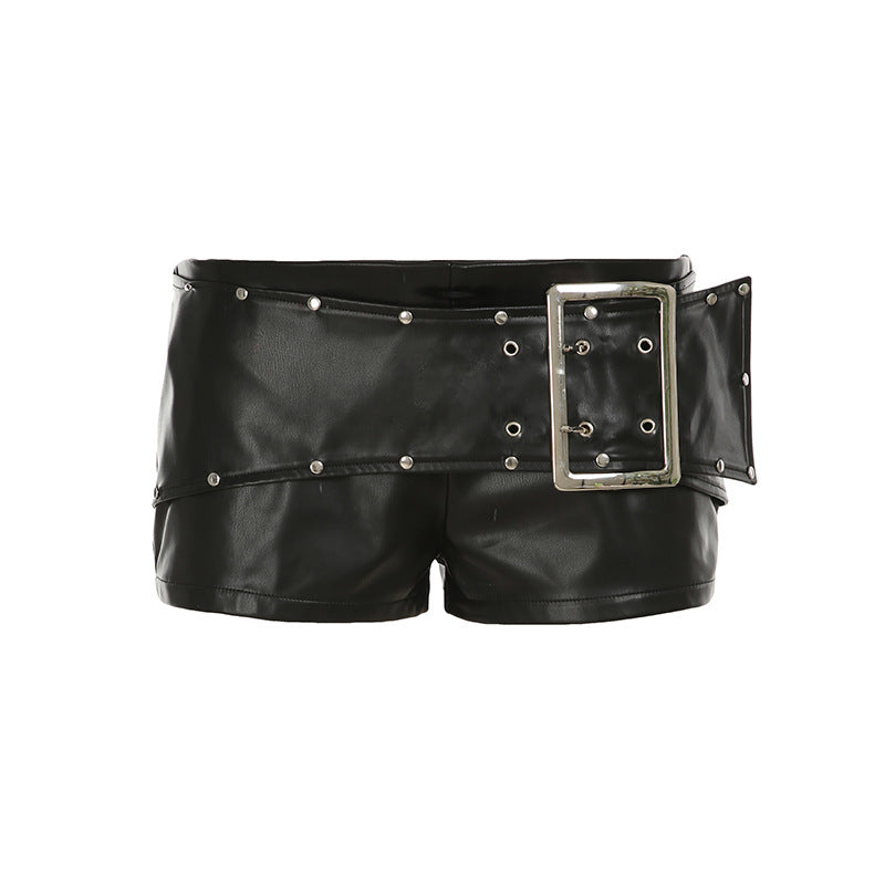 Damen Kunstleder-Shorts mit dekorativen Knopfdetails
