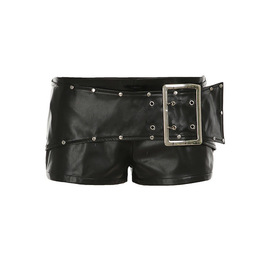 Damen Kunstleder-Shorts mit dekorativen Knopfdetails
