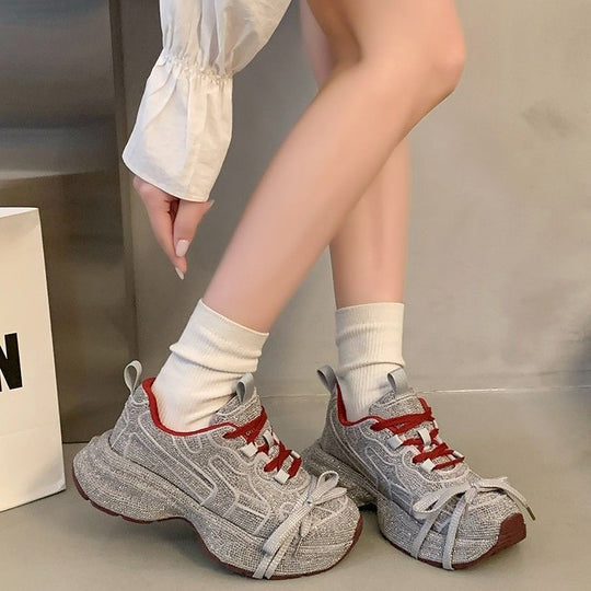 Damen Statement‑Sneaker mit strukturiertem Netz‑Mesh, überhöhter Plateau‑Sohle und gepolstertem Komfortfutter Shop Nory