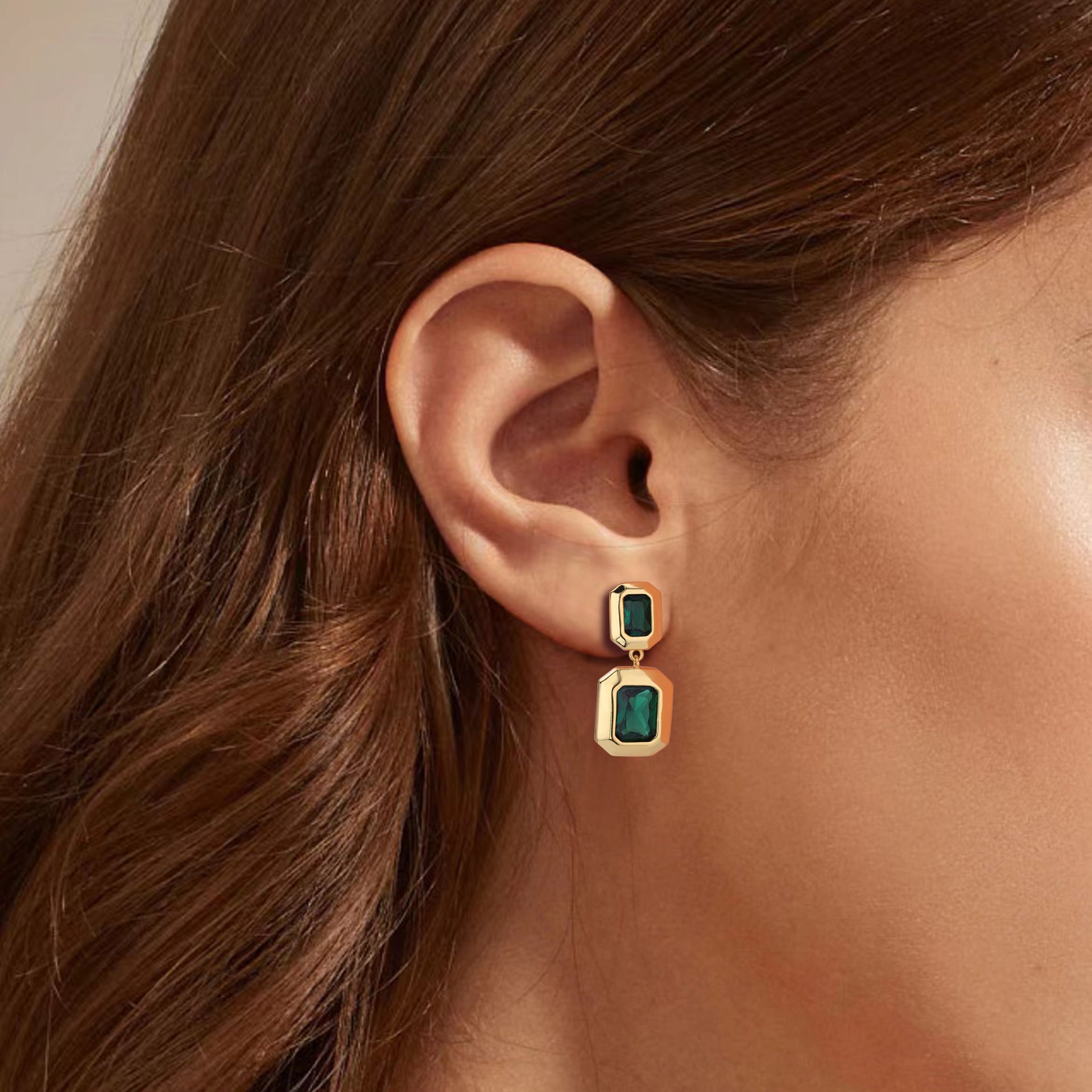 Damen Ohrhängern mit funkelndem Zirkonbesatz und elegantem goldfarbenem Design Shop Nory