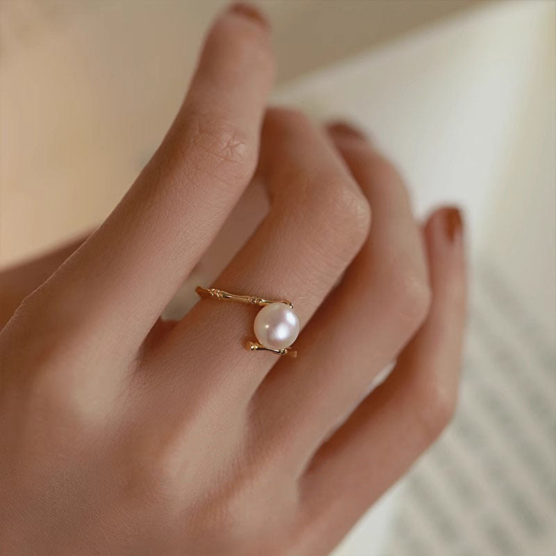 Damen Zierlicher Ring mit hochwertiger Perle und kunstvoller Fassung Shop Nory