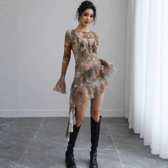 Damen Asymmetrisches Chiffon-Minikleid mit Volants, transparenten Ärmeln und Zierknopfleiste Shop Nory