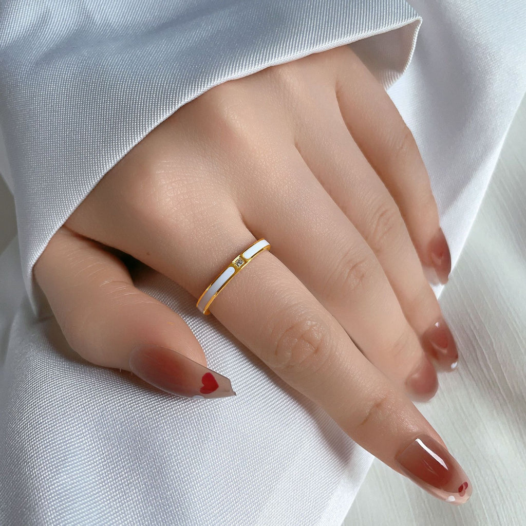 Damen feiner Ring mit eleganter Detailgestaltung und funkelndem Stein Shop Nory
