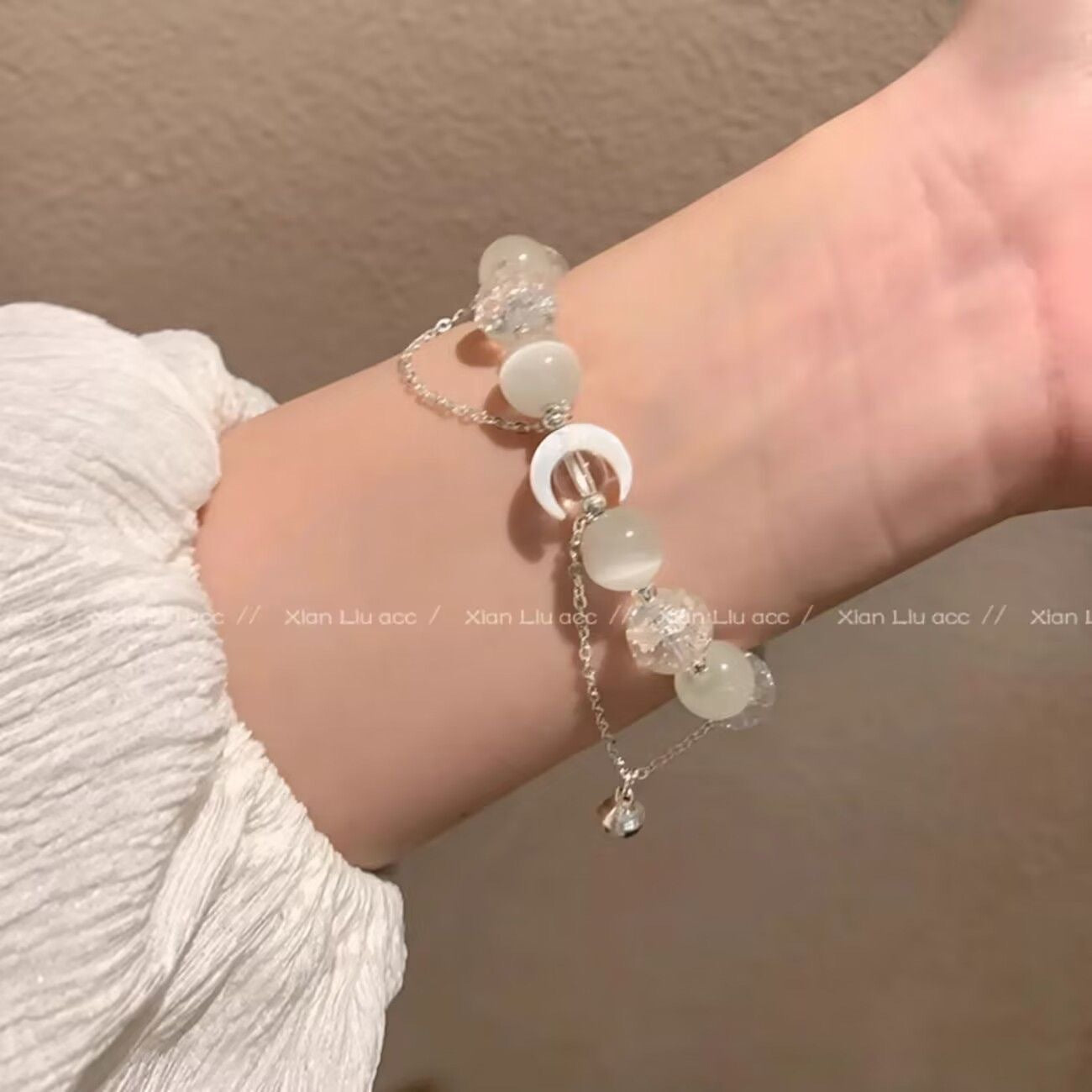 Damen Armband aus glitzernden Kristallen und feinen Edelsteinen Shop Nory