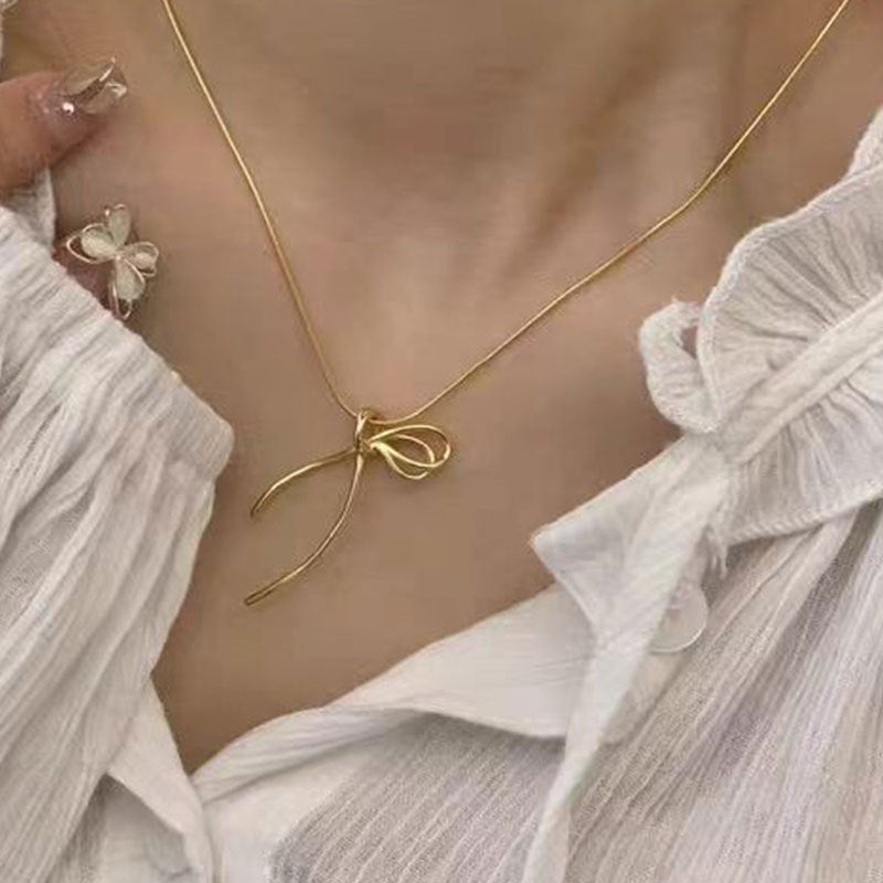Damen Halskette mit kunstvollem Knotenanhänger Shop Nory
