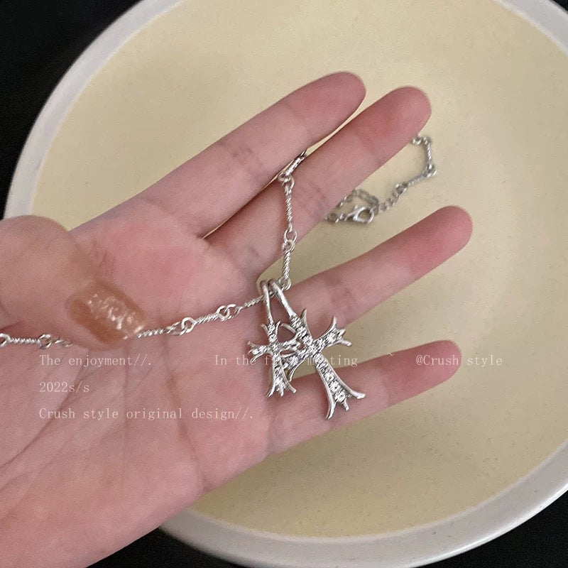 Damen Halskette mit funkelndem Kreuzanhänger aus hochwertigem Metall Shop Nory
