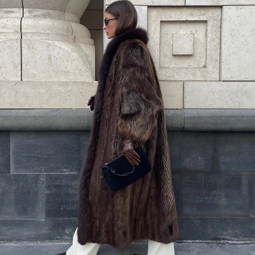 Damen Luxuriöser langer Pelzmantel mit breitem Kragen und voluminösen Ärmeln Shop Nory