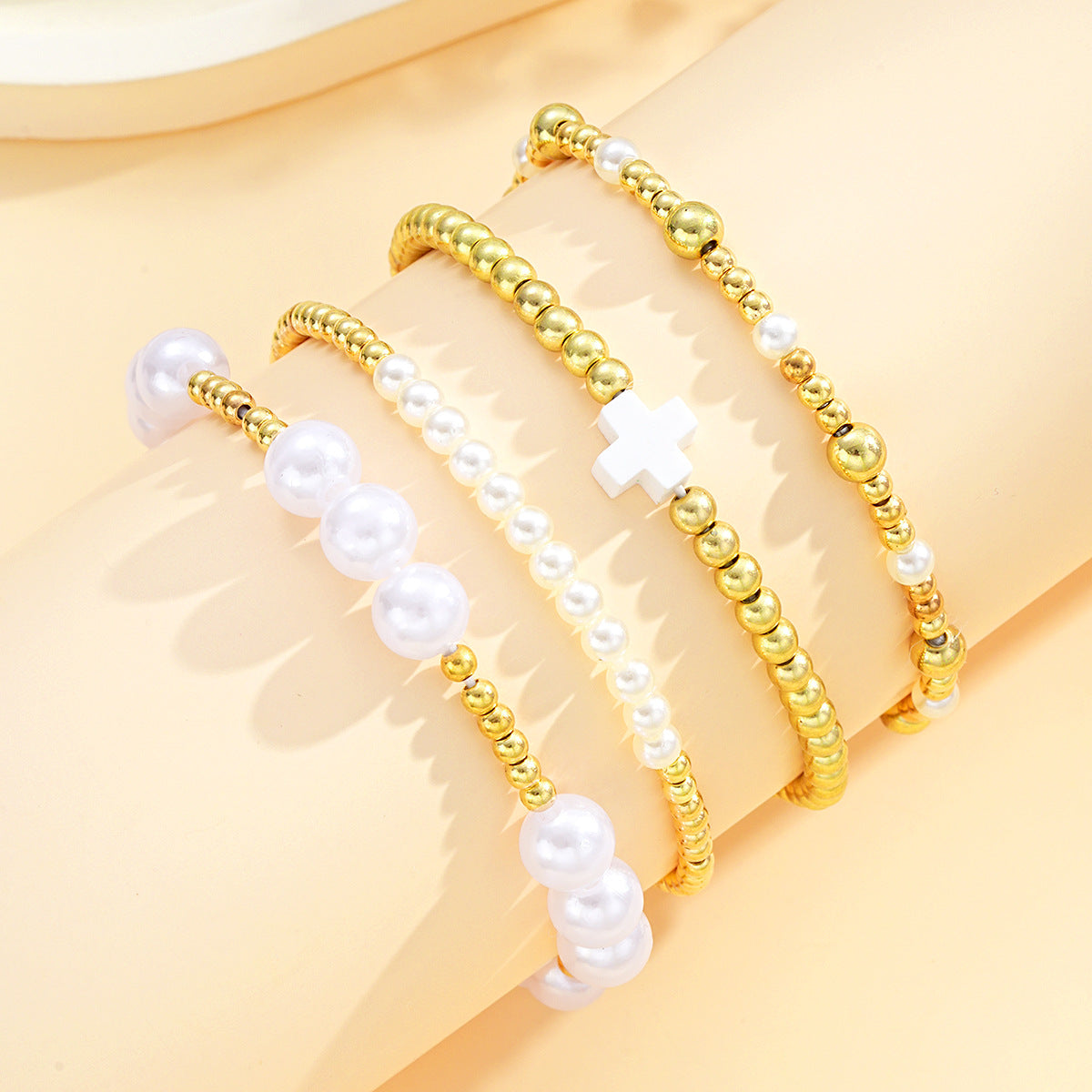 Damen Armband-Set mit schimmernden Perlen und stilvollen Goldakzenten Shop Nory