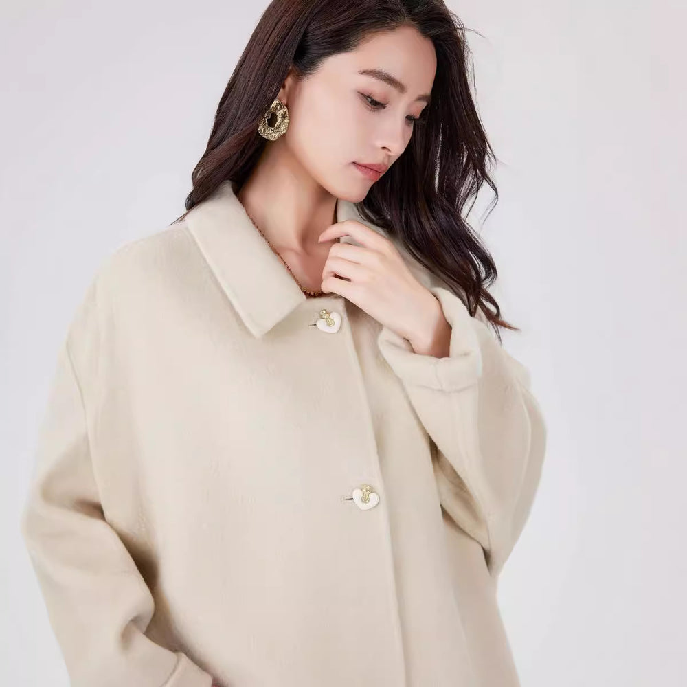 Damen Oversize Woll-Cocoon-Mantel mit dekorativen Herzknöpfen Shop Nory