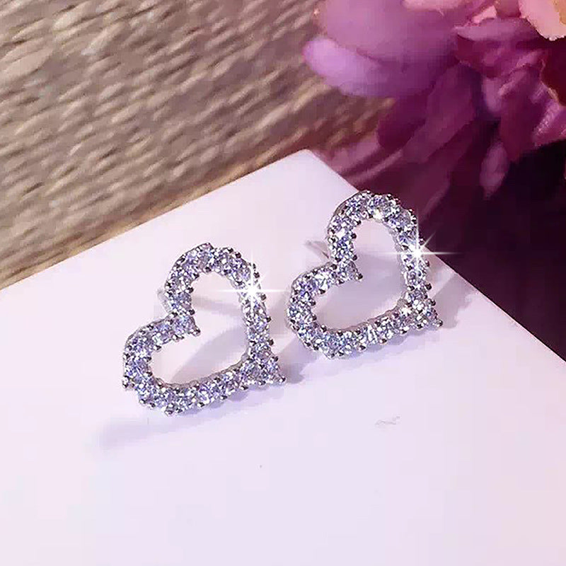 Damen Ohrringe im herzförmigen Design mit funkelndem Zirkonia-Besatz Shop Nory