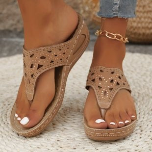 Damen Komfortable Zehentrenner-Sandalen mit floralem Schnitt