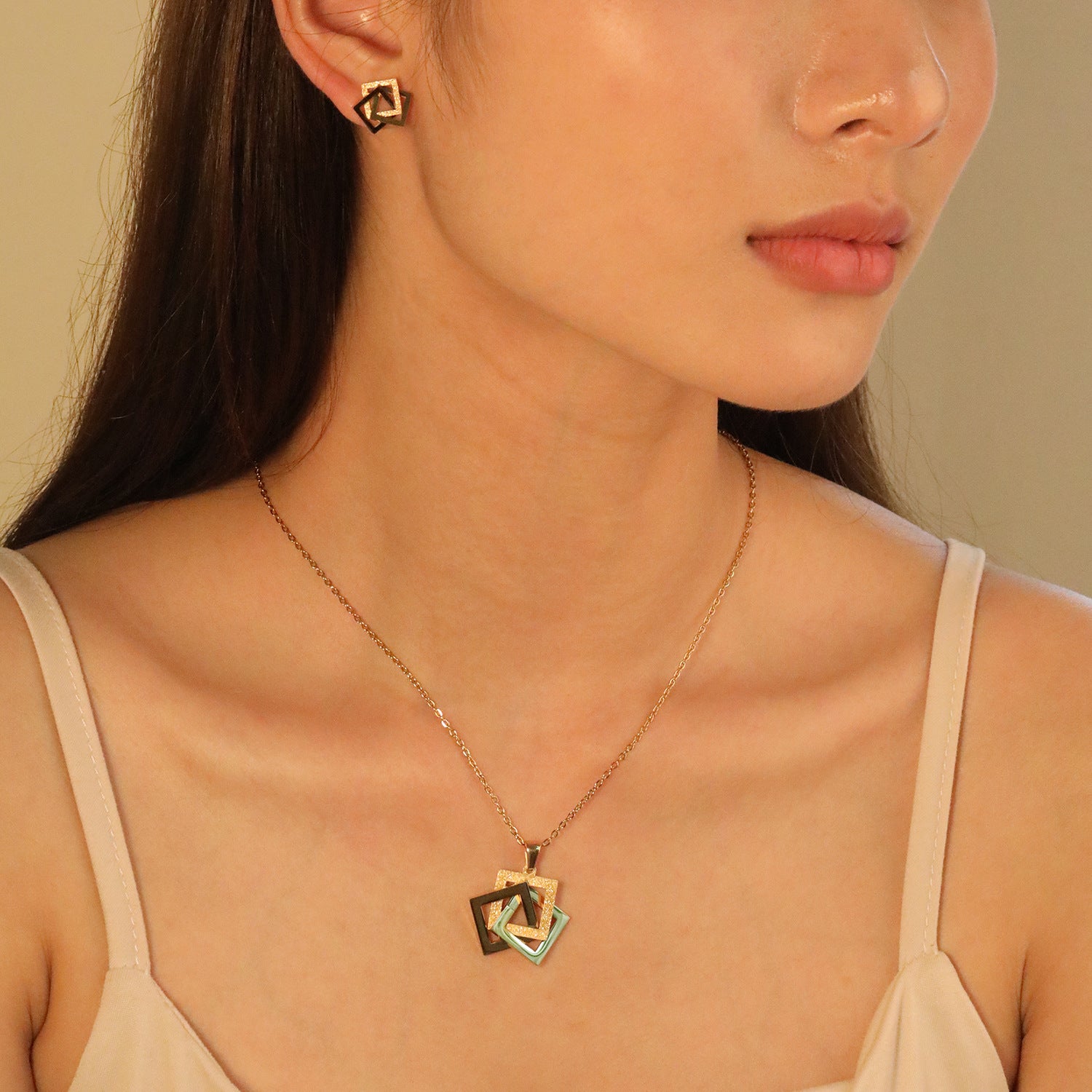 Damen Schmuckset mit glänzendem Quadrat-Anhänger und Ohrringen Shop Nory