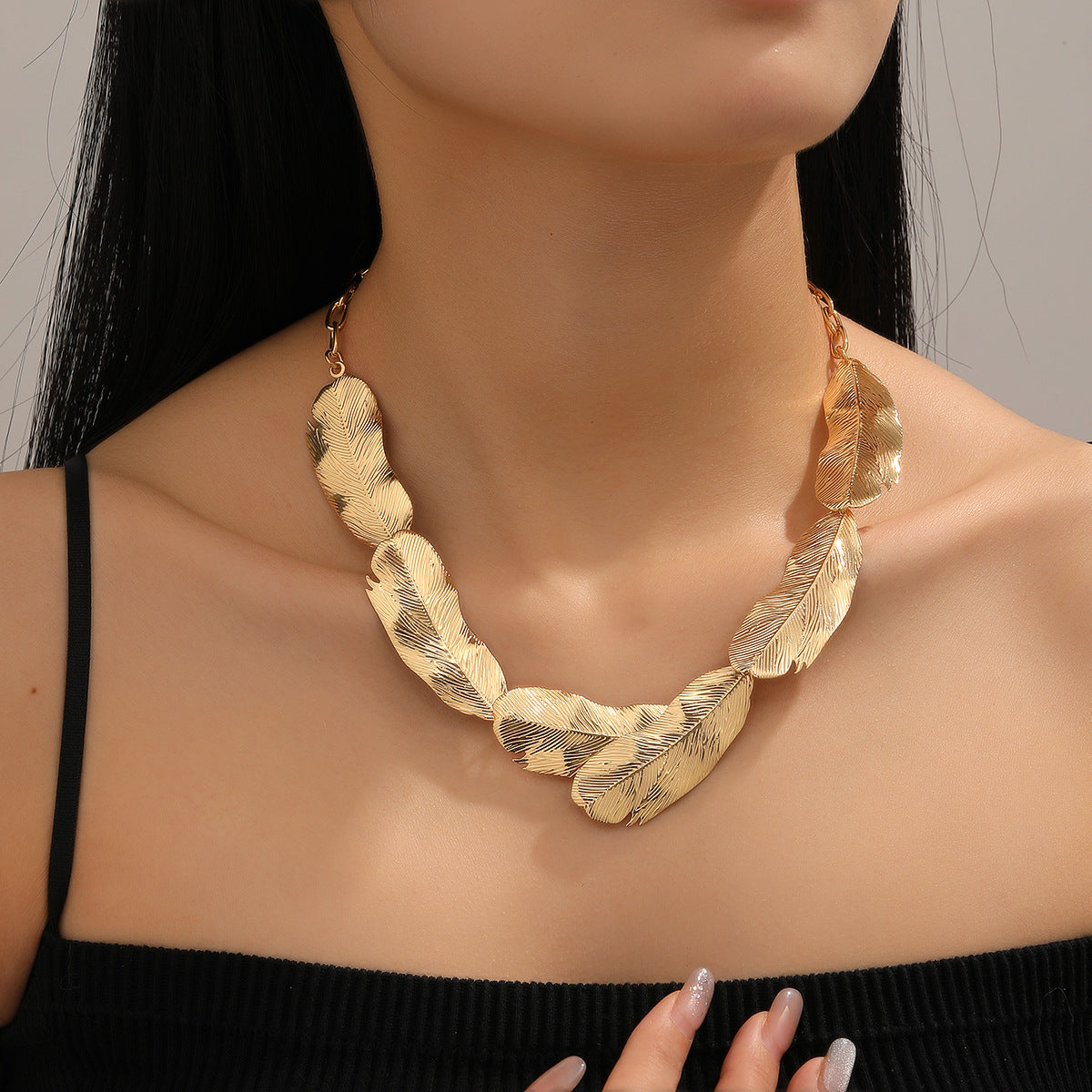 Damen Statement-Halskette mit herzförmigem Design und glänzendem Finish Shop Nory