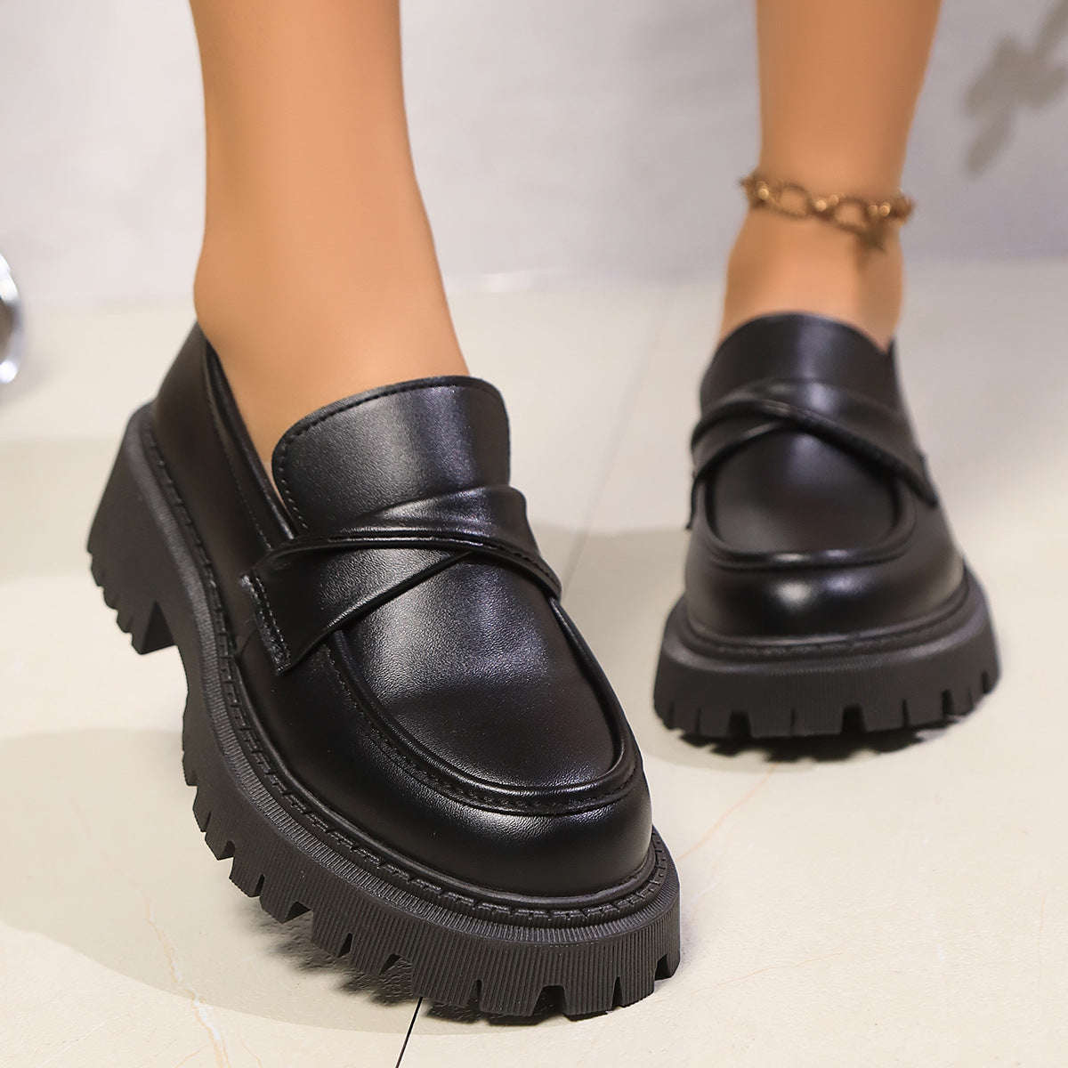 Damen Mokassins mit robustem Plateau und elegantem Riemendesign