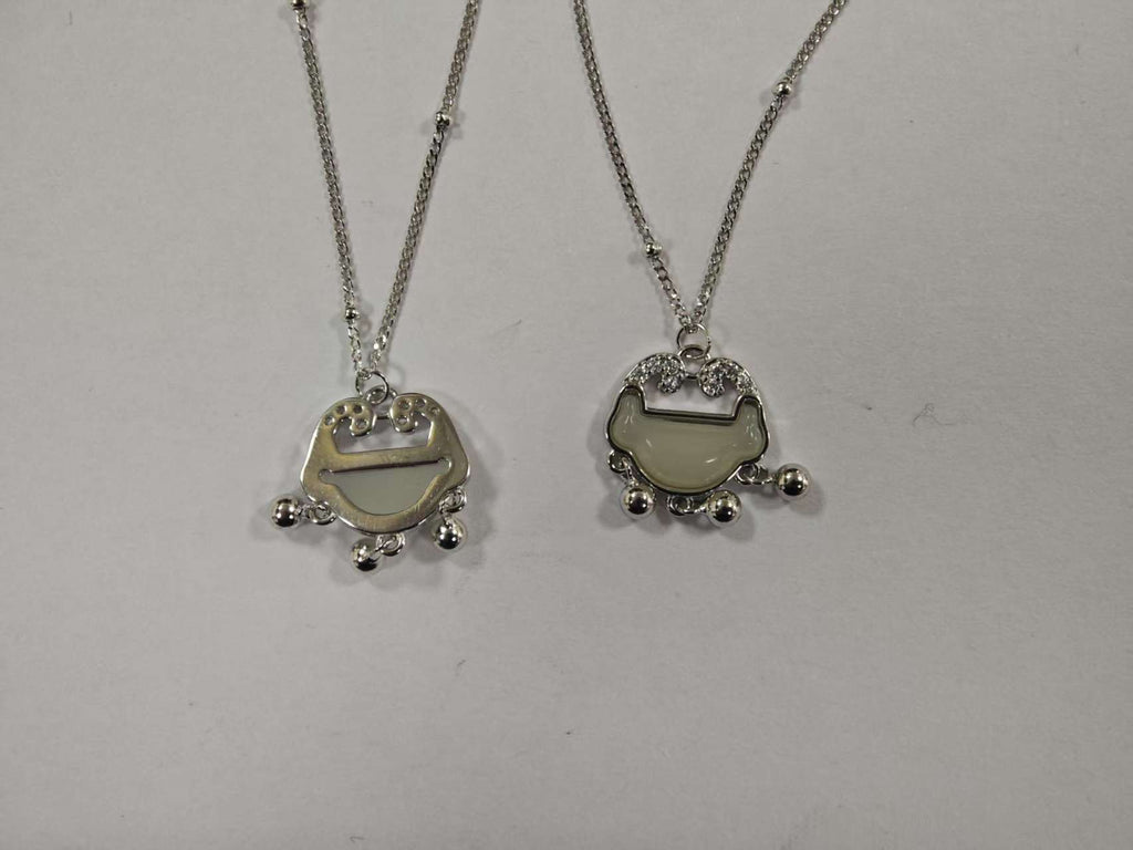 Damen Halskette mit kunstvollem Anhänger und eleganten Zirkonia-Details Shop Nory