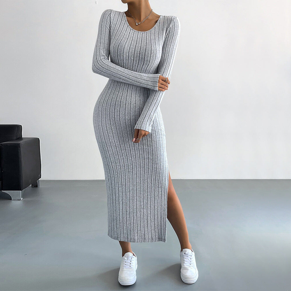 Damen figurbetontes Rippenstrick-Midikleid mit schmaler Silhouette, Rundhalsausschnitt und seitlichem Oberschenkelschlitz Shop Nory