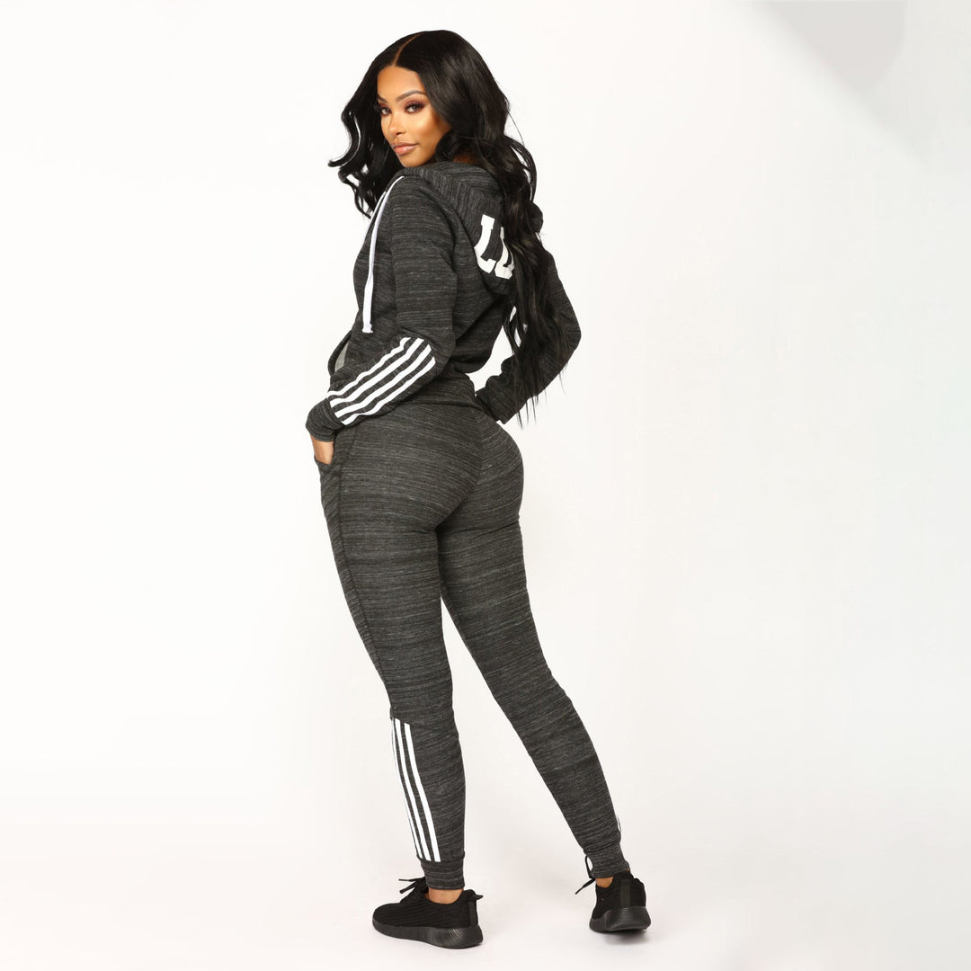 Damen sportliches Zip-Hoodie und Slim-Jogger-Set aus French-Terry mit kontrastierenden Streifen Shop Nory