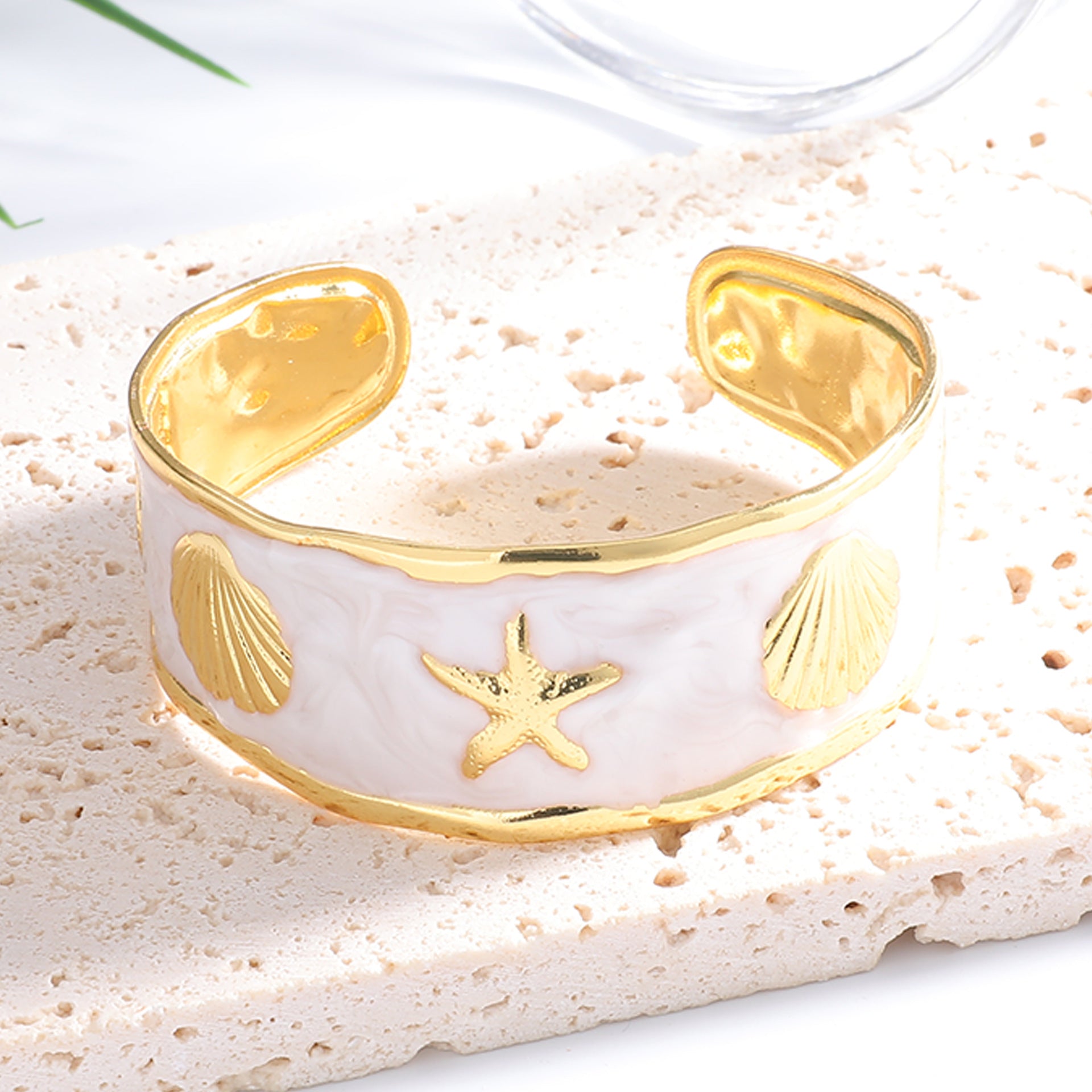 Damen Armreif mit maritimem Muschel- und Seestern-Design Shop Nory