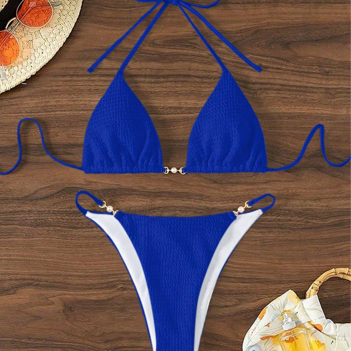 Damen Triangel-Bikini mit modischen Schnürdetails und eleganten Akzenten