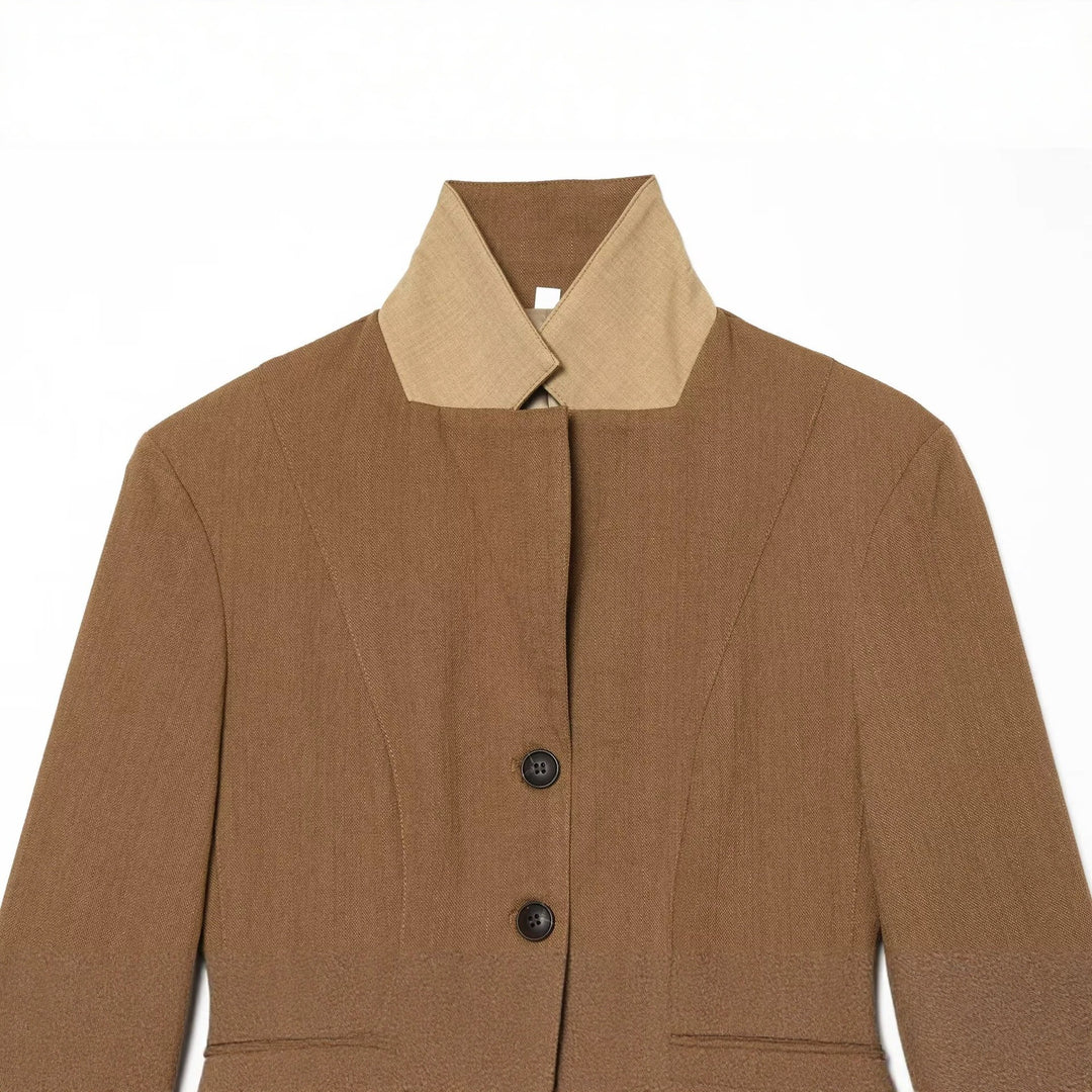Damen Taillierte Kurzblazerjacke mit Kontrastkragen und Pattentaschen Shop Nory