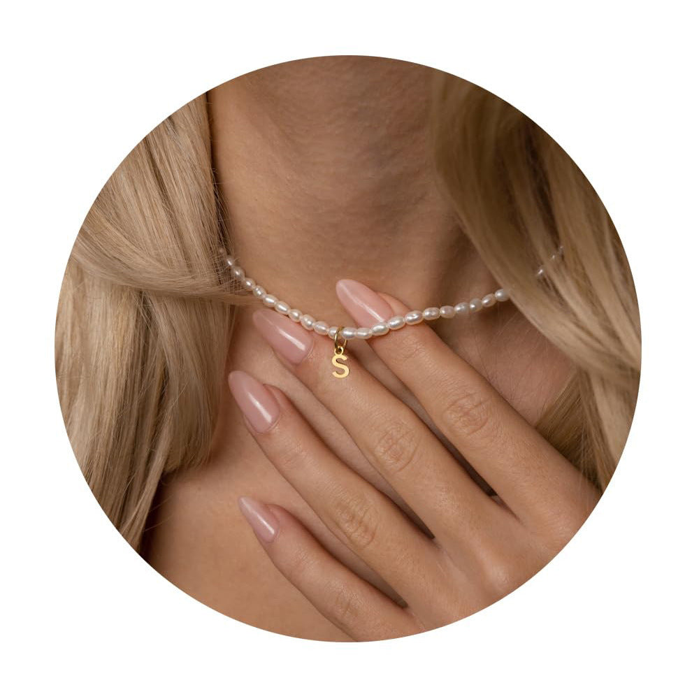 Damen Halskette mit zartem Perlenmuster und personalisiertem Anhänger Shop Nory