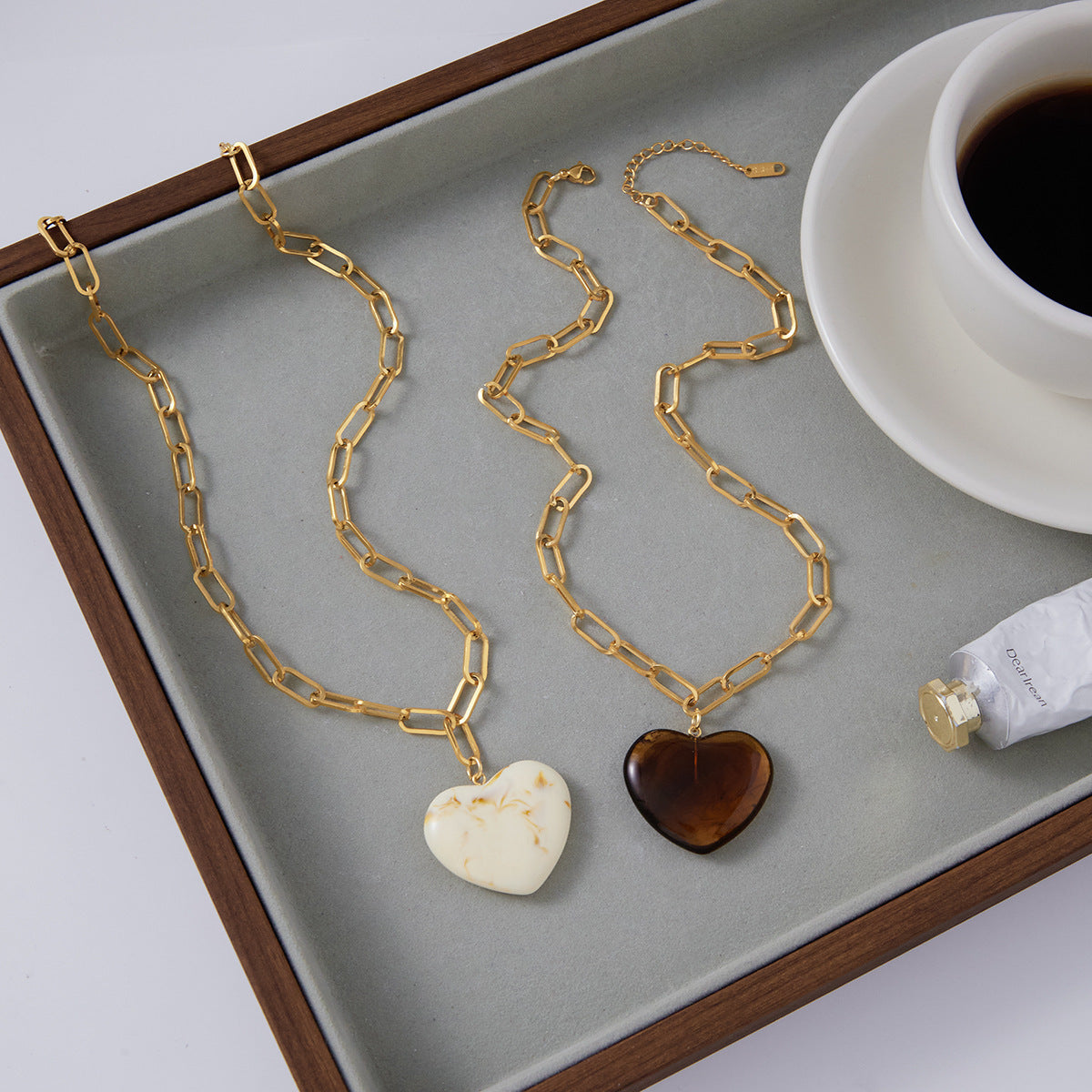 Damen Halskette mit Herzanhänger und goldfarbener Gliederkette Shop Nory