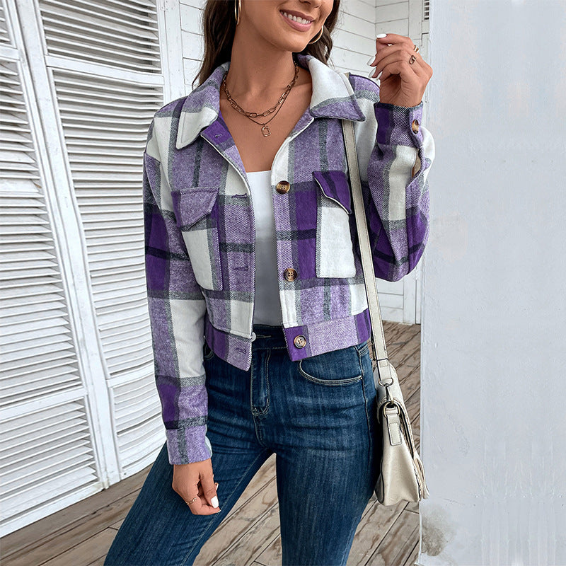 Damen Kurz geschnittene karierte Overshirt‑Jacke mit Brustklappen und Holzknöpfen Shop Nory