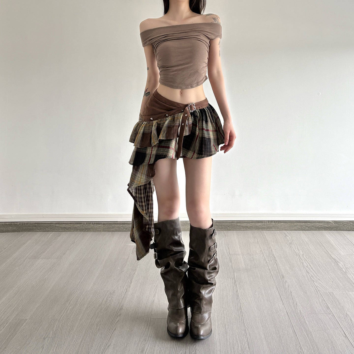 Damen Verspielter Karorock mit asymmetrischem Schnitt und verstellbarem Bund