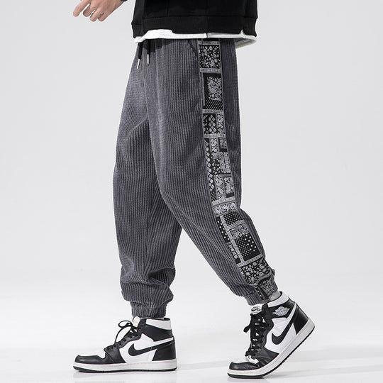 Herren Cord-Jogger mit Bandana-Seiteneinsatz, elastischem Bund, schmal zulaufender Knöcheln und geripptem Strukturstoff Shop Nory