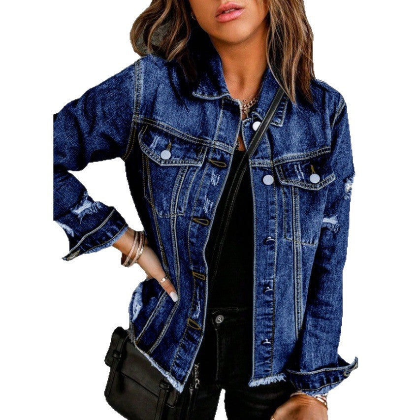 Damen Taillierte Jeansjacke mit Destroyed-Akzenten, aufgesetzten Pattentaschen und sichtbarer Steppnaht Shop Nory