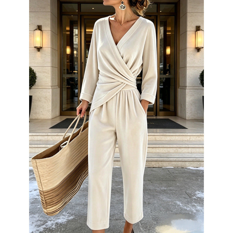 Damen Samt-Jumpsuit mit Wickeloberteil, taillierter Drapierung und weitem knöchellangem Bein Shop Nory