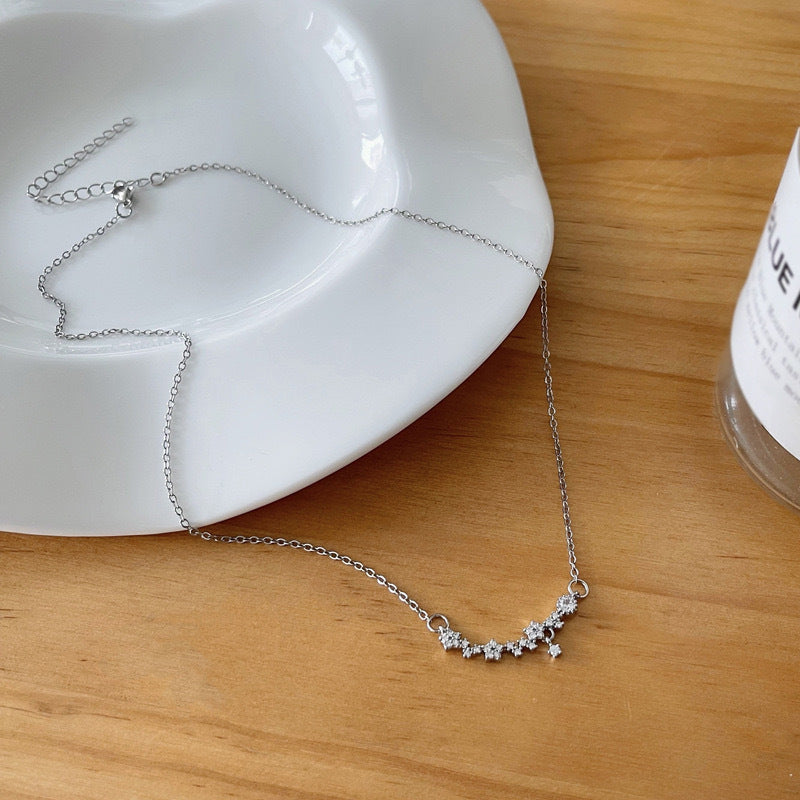 Damen Halskette mit funkelndem Zirkonia-Anhänger Shop Nory