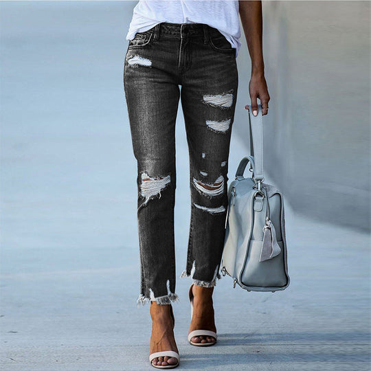 Damen destroyed Jeans mit fransigen Säumen und modischen Rissen