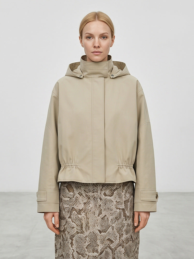 Damen Kurze vegane Lederjacke mit Kapuze, verdeckter Druckknopfleiste und Tunnelzugsaum Shop Nory