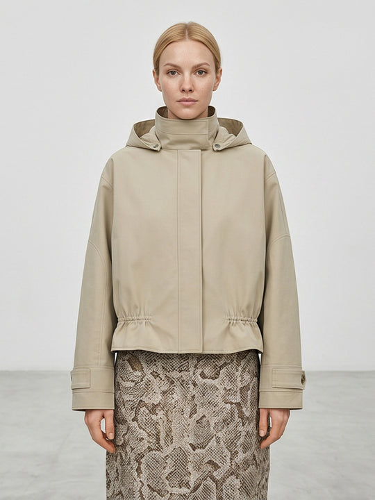 Damen Kurze vegane Lederjacke mit Kapuze, verdeckter Druckknopfleiste und Tunnelzugsaum Shop Nory
