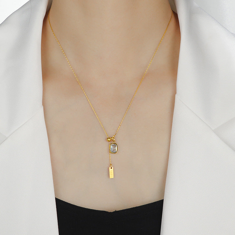 Damen elegante Halskette mit stilvollem Anhänger und funkelndem Kristall Shop Nory