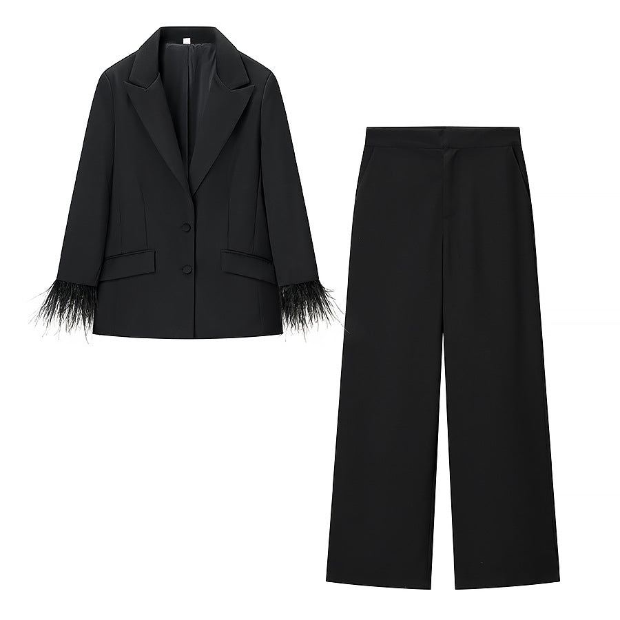 Damen Schicker taillierter Blazer-Hosenanzug mit Federbesatz an Manschetten Shop Nory