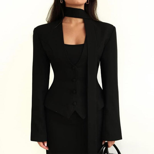 Damen Taillierter Blazer mit Bindeschal und figurbetonter Weste Shop Nory