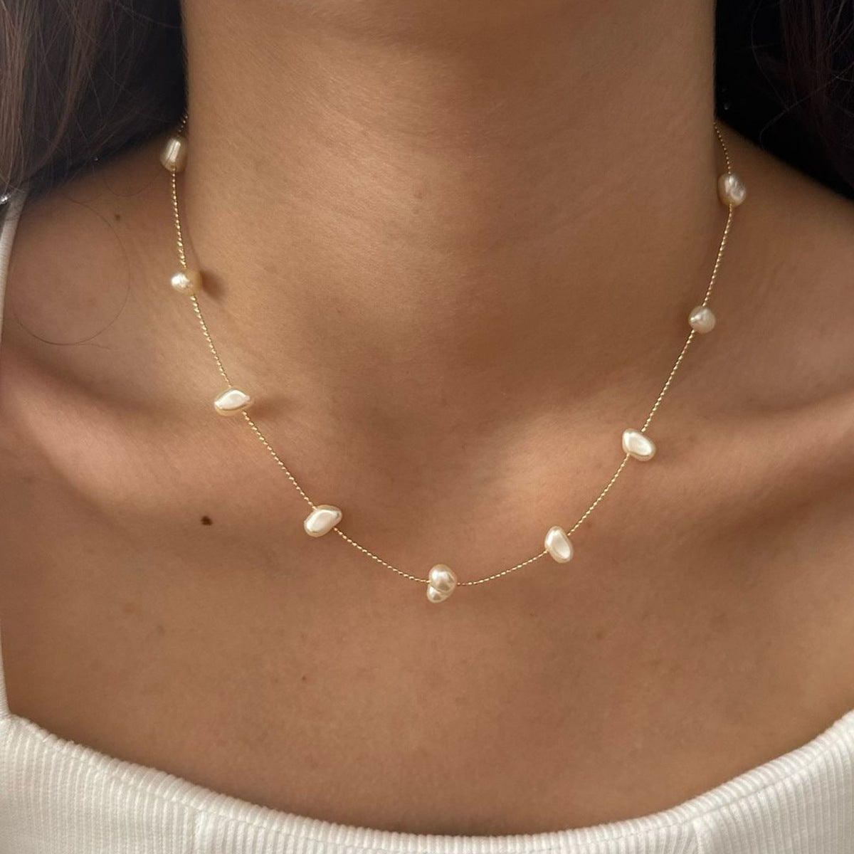 Damen Halskette mit perlenbesetzten Details aus hypoallergenem Edelstahl Shop Nory