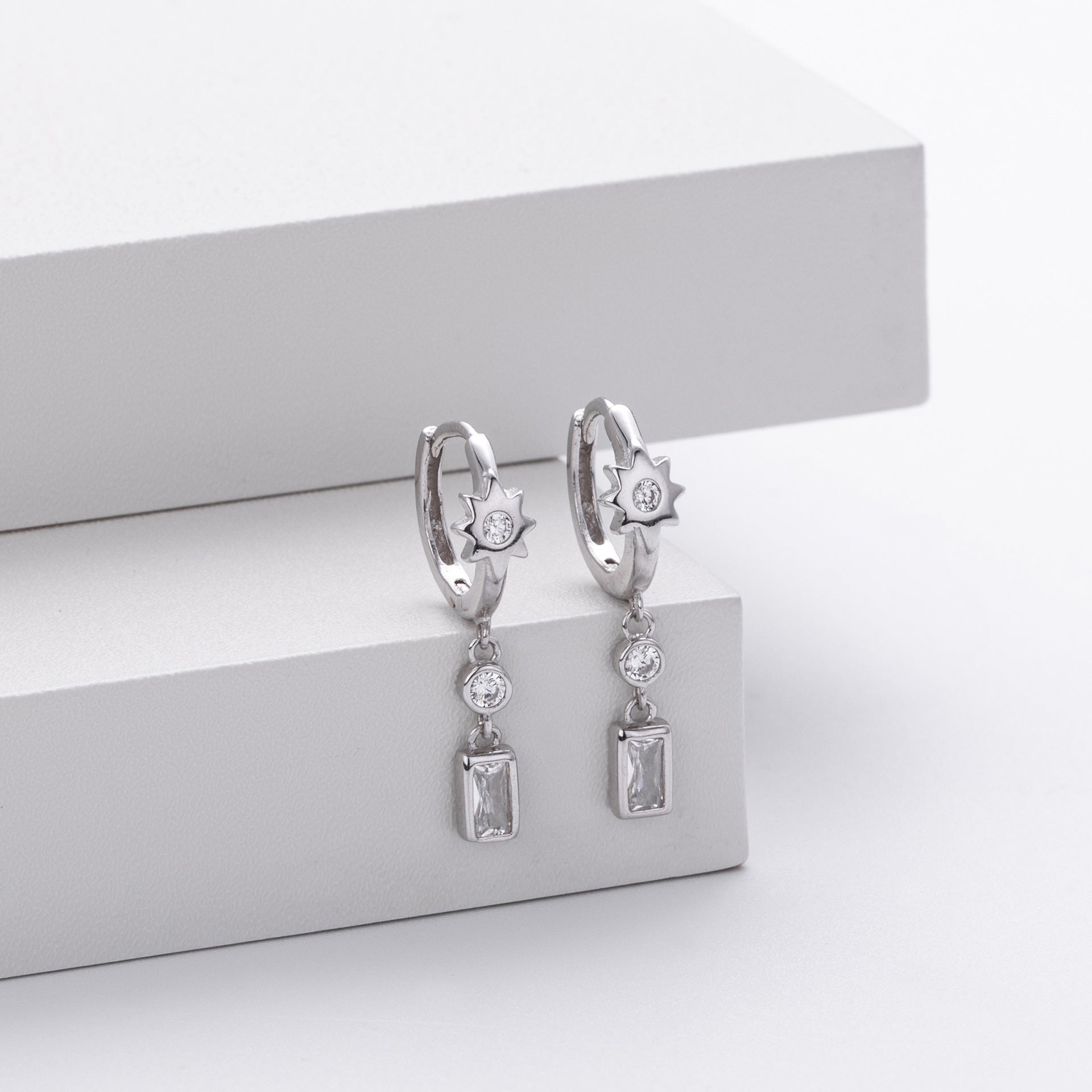 Damen Anhängerohrringe mit funkelndem Zirkon in stilvollem Design Shop Nory