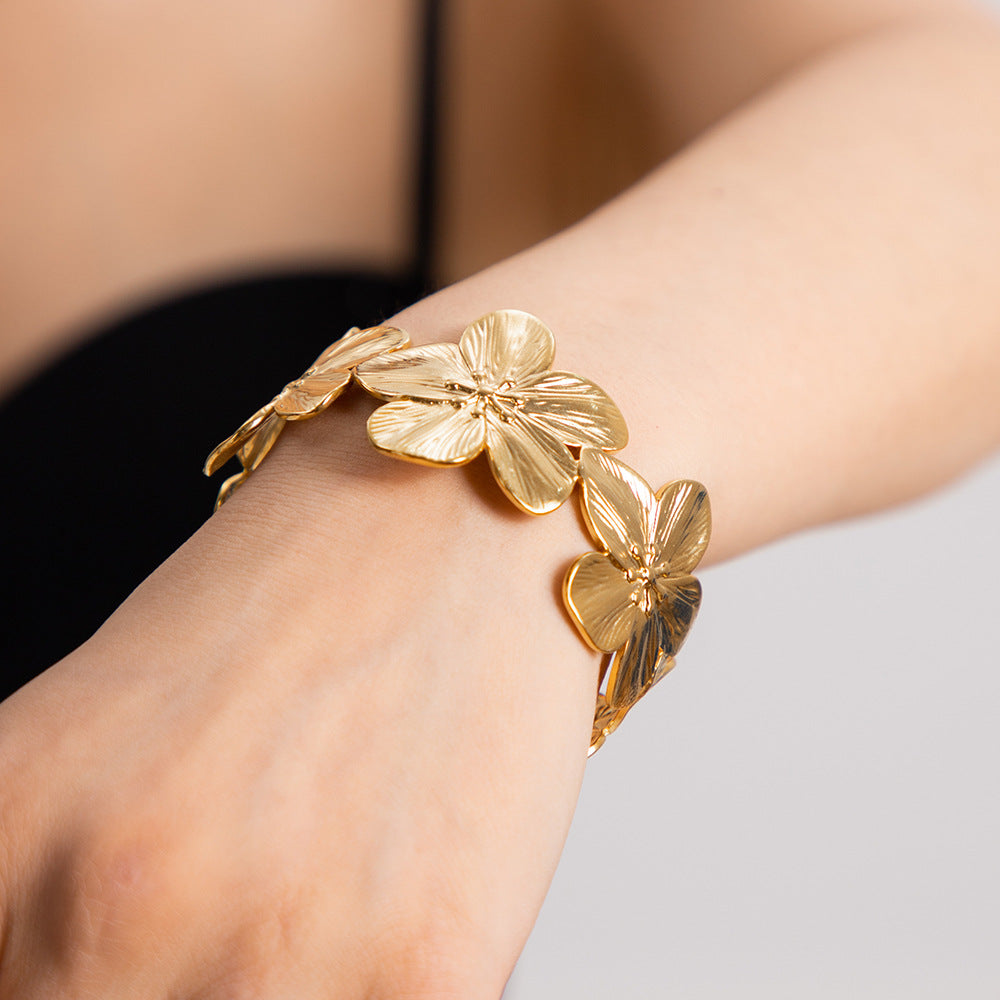 Damen Offenes Armband mit floralem Design aus hochwertigem Edelstahl Shop Nory